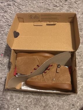 UGGS (Size 6c TODDLER)